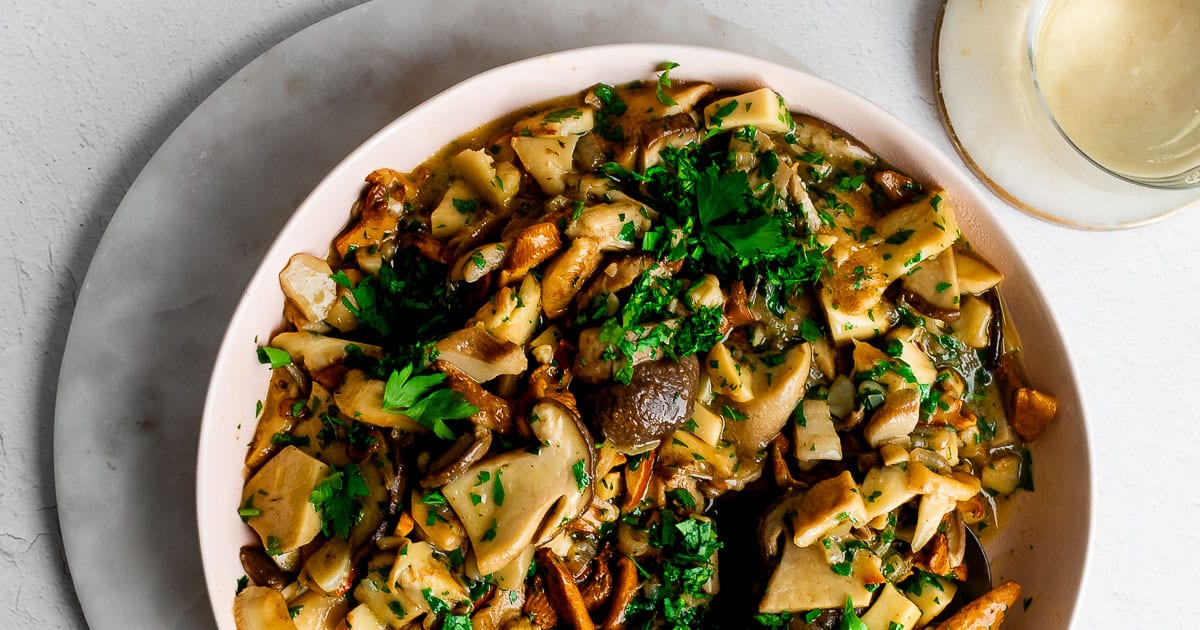 Braised Wild Mushrooms with Garlic and Herbs (Easy Recipe)